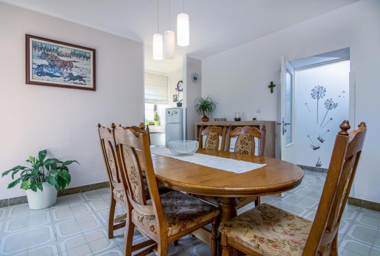 Family Friendly Apartments With A Swimming Pool Cepic, Central Istria - Sredisnja Istra - 11636 Zatka Cepic Ngoại thất bức ảnh