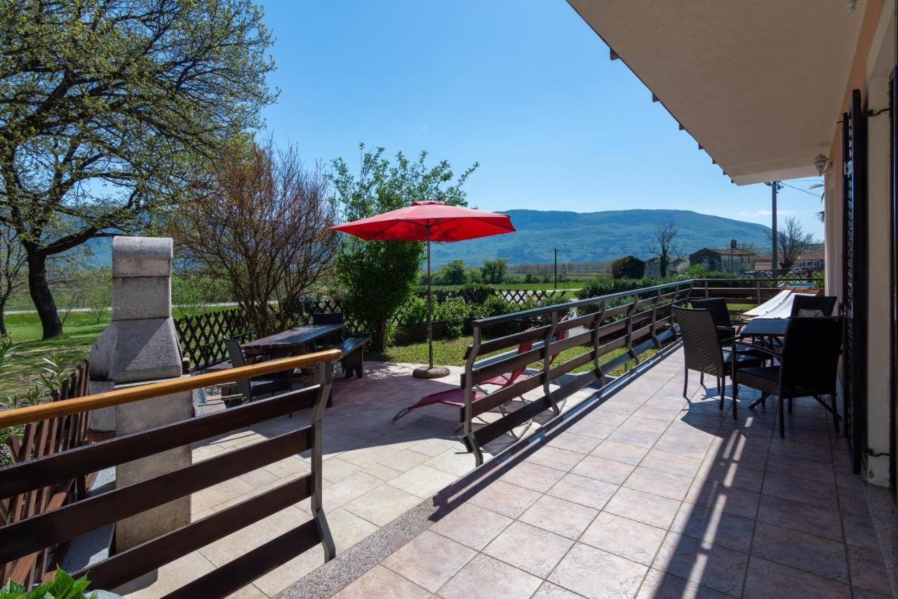 Family Friendly Apartments With A Swimming Pool Cepic, Central Istria - Sredisnja Istra - 11636 Zatka Cepic Ngoại thất bức ảnh